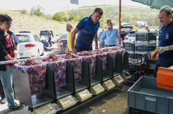 Kurban kesim alanlarında hummalı temizlik çalışması