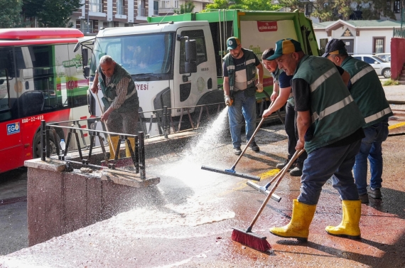 Kurban kesim alanlarında hummalı temizlik çalışması