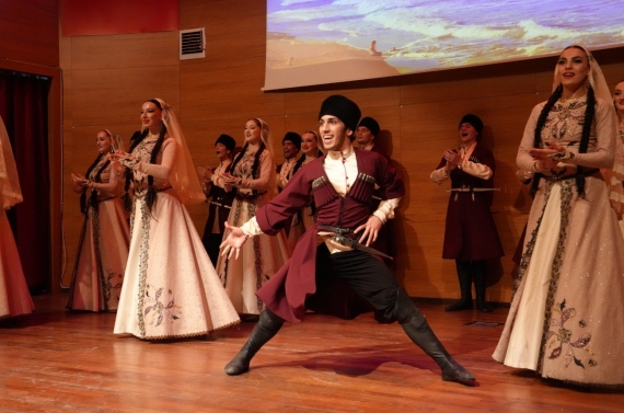 Kuzey Kafkasya Kültür ve Sanat Festivali renkli görüntülerle sona erdi