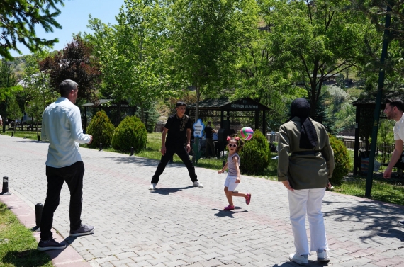 Mesire alanları dolup taştı