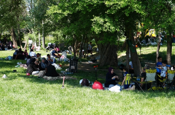 Mesire alanları dolup taştı