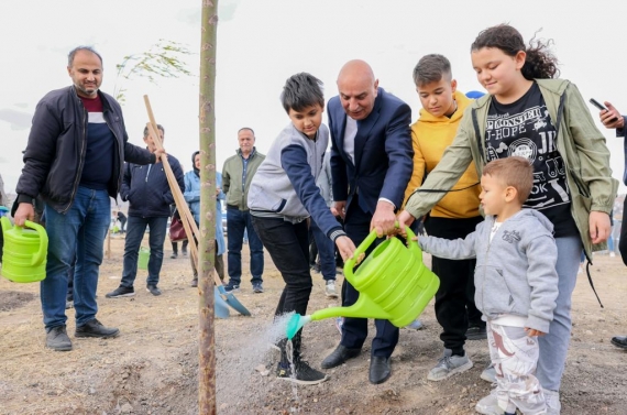 Milli Ağaçlandırma Günü`nde fidanlar toprakla buluşturuldu