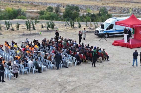 Milli Ağaçlandırma Günü`nde fidanlar toprakla buluşturuldu