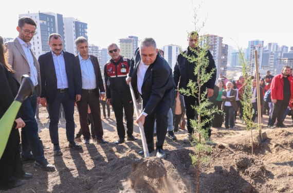 Milli Ağaçlandırma Günü’nde Keçiören’de fidanlar toprakla buluştu