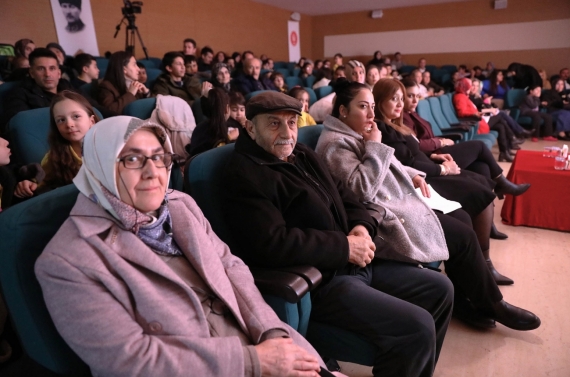 Minik öğrenciler Keçiören Belediyesi’nde bilimi sahneye taşıdı