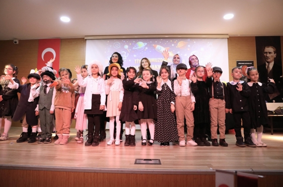 Minik öğrenciler Keçiören Belediyesi’nde bilimi sahneye taşıdı