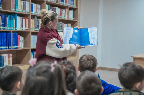 Minik öğrenciler kütüphane atmosferini yaşadı