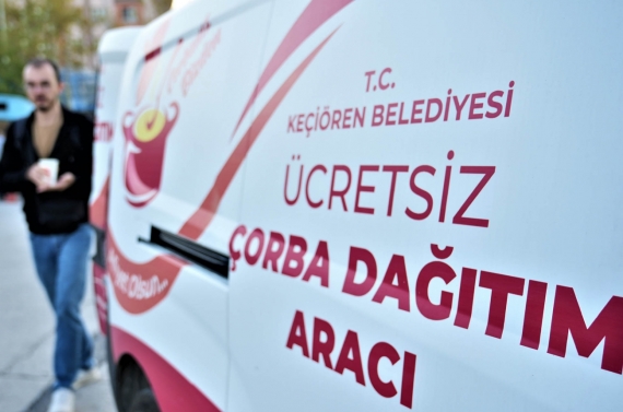 Öğrencilere ve işe gidenlere sıcak çorba