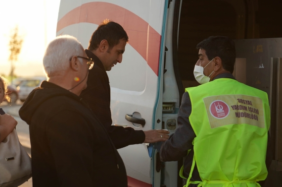 Öğrencilere ve işe gidenlere sıcak çorba