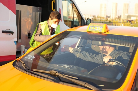 Öğrencilere ve işe gidenlere sıcak çorba