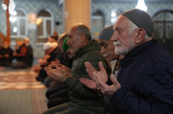 Okul saldırısında hayatını kaybeden öğretmen ve öğrenciler için Keçiören’deki camilerde mevlit okutuldu