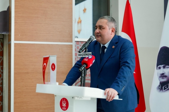 Önce berber ve kuaförlerle iftar yaptı sonra vatandaşlarla buluştu