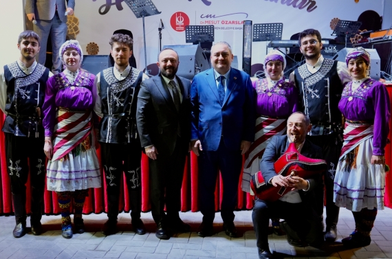 Önce berber ve kuaförlerle iftar yaptı sonra vatandaşlarla buluştu
