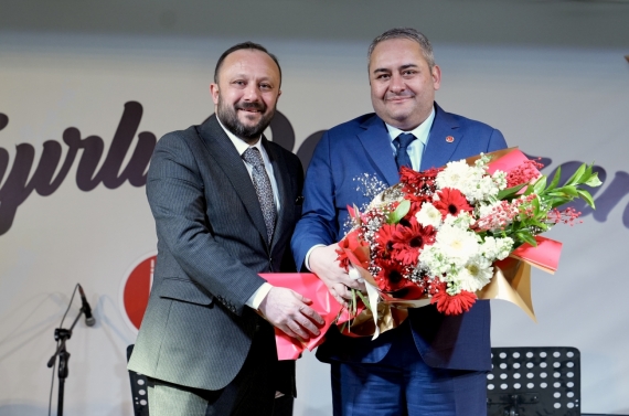 Önce berber ve kuaförlerle iftar yaptı sonra vatandaşlarla buluştu