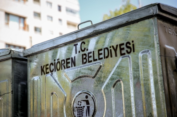 Özarslan sözünü tuttu, ilk konteynerler Giresun Caddesi’ne konuldu