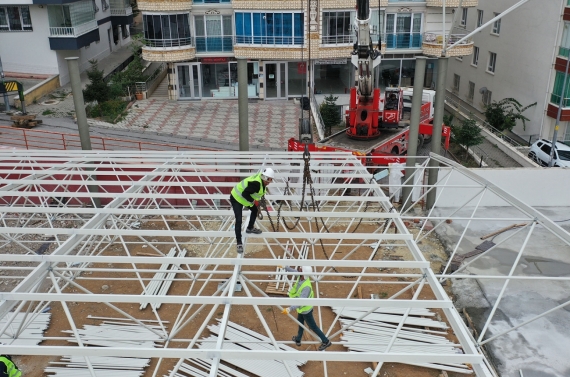 Sancaktepe Semt Pazarı’nın çatı imalatı tamamlanıyor