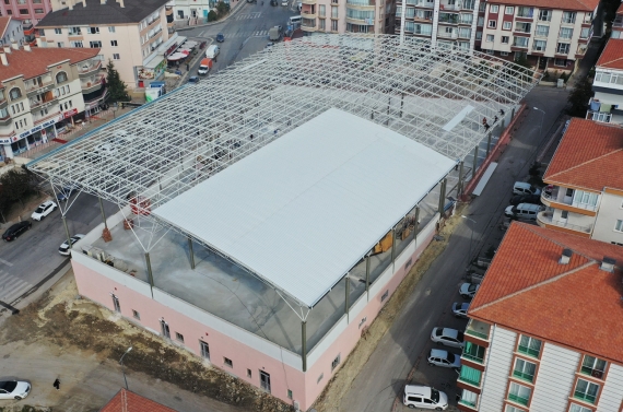 Sancaktepe Semt Pazarı’nın çatı imalatı tamamlanıyor