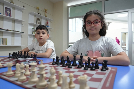 Satranç eğitiminde minik hamleler büyük başarılara dönüştü