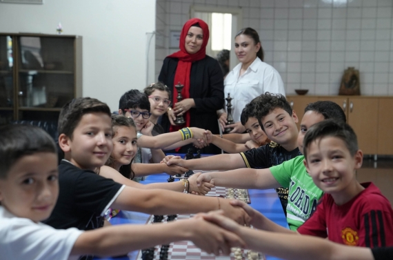 Satranç eğitiminde minik hamleler büyük başarılara dönüştü