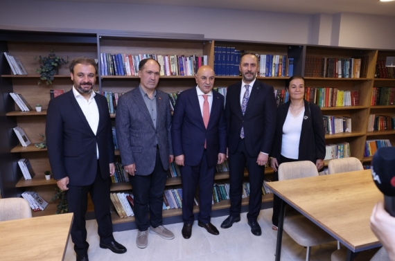 Şenay Aybüke Yalçın Halk Kütüphanesi Keçiören’de açıldı