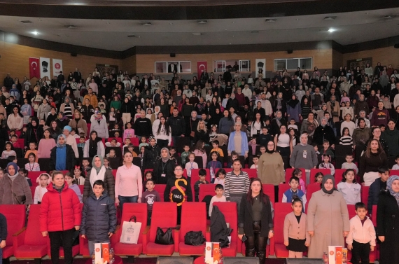 Sihirbaz gösterisi ve interaktif çocuk oyunları yoğun ilgi gördü