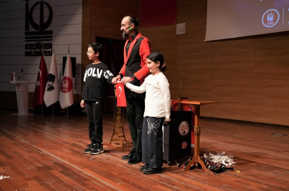 Sihirbaz gösterisi ve interaktif çocuk oyunları yoğun ilgi gördü