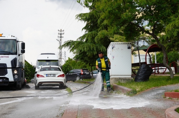 Sokaklar tazyikli suyla yıkanıyor