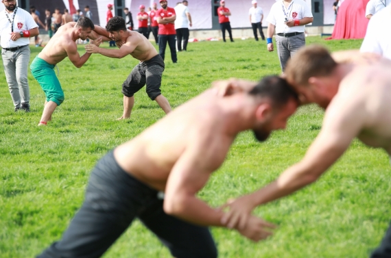 Taha Akgül Karakucak Güreşleri’nin Başpehlivanı Feyzullah Aktürk oldu