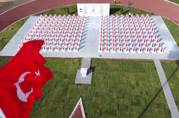 Türkiye’nin ilk Şehit Öğretmenler Anıtı Keçiören’de açıldı