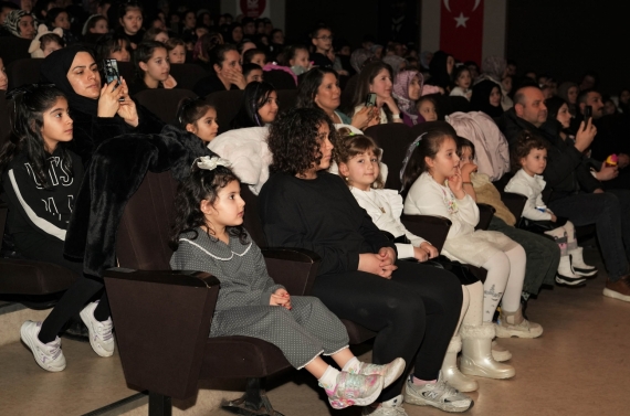 Ücretsiz tiyatro gösterimi Keçiören’de yoğun ilgi görüyor