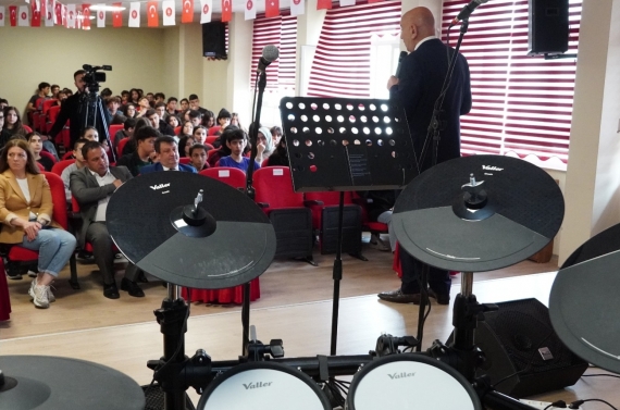 Vecihi Hürkuş Anadolu Lisesi’ne enstrüman desteği