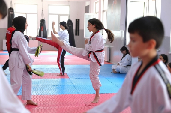 Yaz Spor Okullarında binlerce çocuk ve gence ücretsiz eğitim