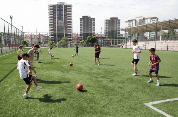 Yaz Spor Okullarında binlerce çocuk ve gence ücretsiz eğitim