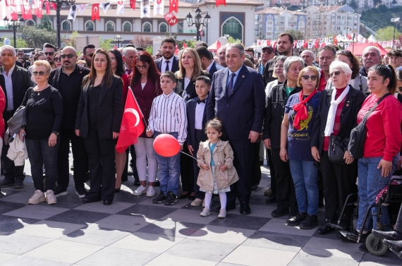 23 Nisan Çocuk Bayramı kutlamaları çelenk sunma töreni ile başladı