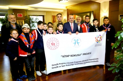 İZCİ GRUBUNDAN BAŞKAN ALTINOK’A SÜRPRİZ ZİYARET