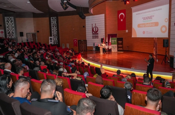 Bağımlılıkla mücadelede annenin rolü vurgulandı