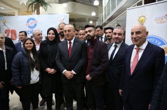 Bakan Çavuşoğlu’nun katılımıyla hem iftar hem gençlik buluşması