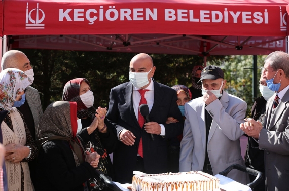 Başkan Altınok Yaşlılar Gününü huzurevinde kutladı