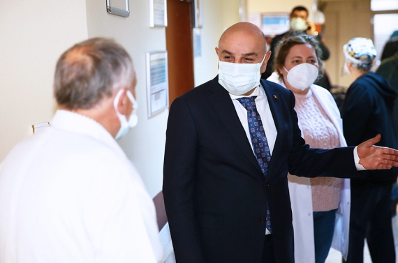 Başkan Altınok’tan sağlık çalışanlarına destek ziyareti