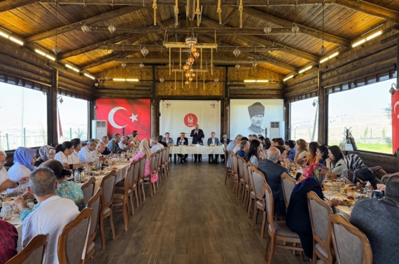 Başkan Özarslan muhtarlarla buluştu
