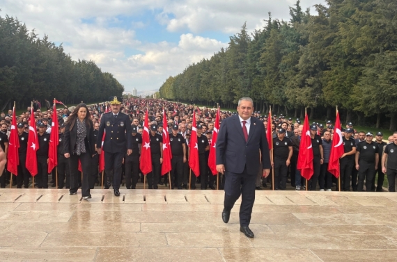 Başkan Özarslan ve on binlerce Keçiörenli Anıtkabir’de Ata’nın huzurunda
