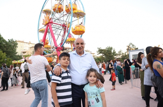 Deniz Dünyası ve Çocuk Lunaparkına Yoğun İlgi