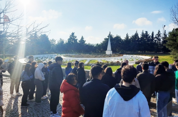 Depremde yardım gönüllüsü olan gençler Çanakkale’de