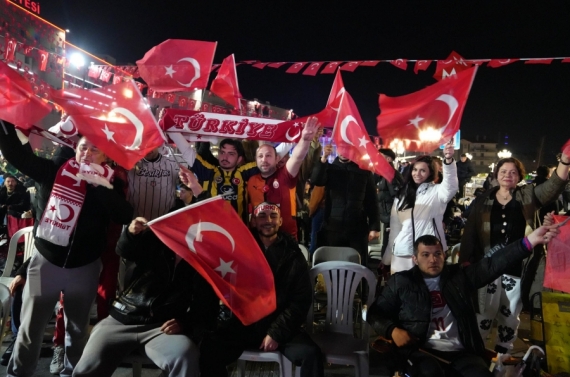 Dünya kupası coşkusu Keçiören’de dev ekrandan takip edildi