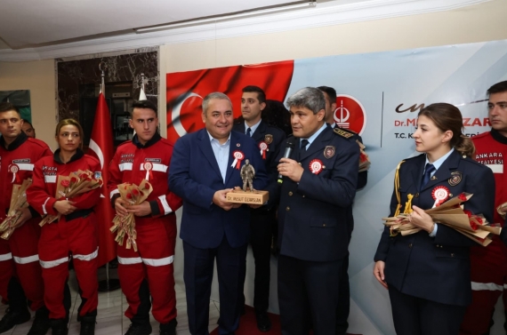 İtfaiyeciler Haftası’nda huzurevi sakinlerine anlamlı ziyaret