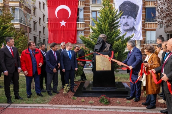 Kaysın Kuliyev’in yeni büstü törenle açıldı