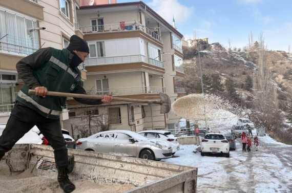 Keçiören Belediyesi’nden 7/24 karla mücadele mesaisi