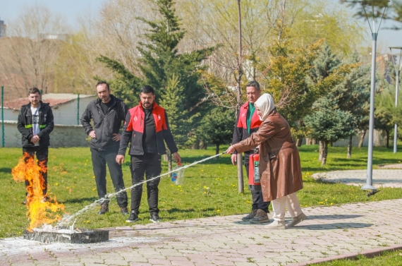 Keçiören Belediyesi’nden personele yangın söndürme eğitimi