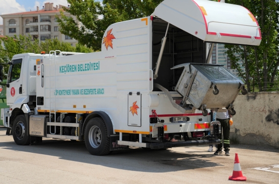 Keçiören`de çöp konteynerleri tek tek yıkanıyor