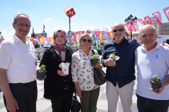 Keçiören`de Uyuşturucuyla Mücadele Günü kapsamında fidan ve fide dağıtıldı